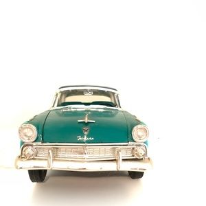 1955 FORD CROWN VICTORIA 1/18 DIECAST SIGNATURE